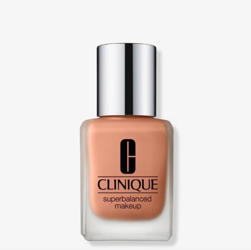 Clinique Super Balanced Makeup